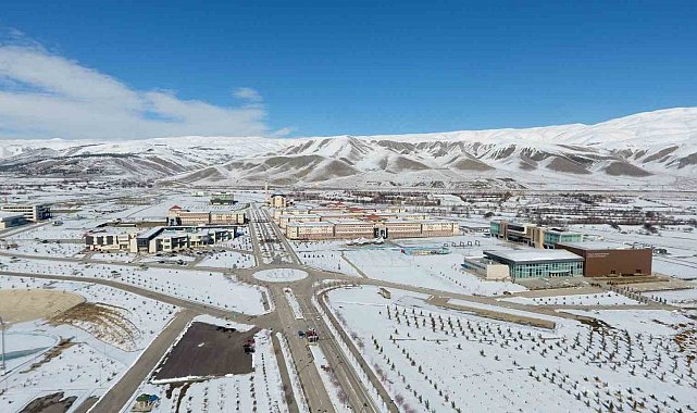 Erzincan'da uçuşa ve eğitime kar engeli