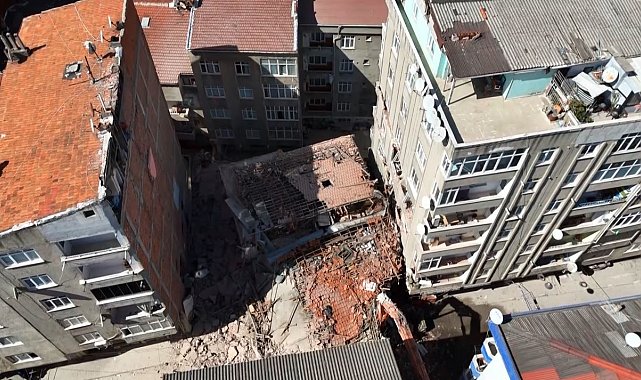 Esenler'de çöken 8 katlı bina bitişiğindeki 2 binaya zarar verdi: Binanın çökme anı kamerada