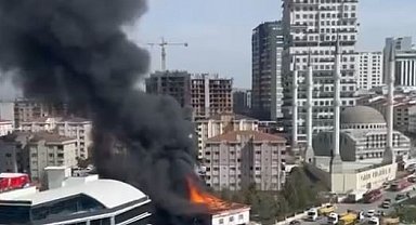 Esenyurt'ta kültür evinden alevler yükseldi