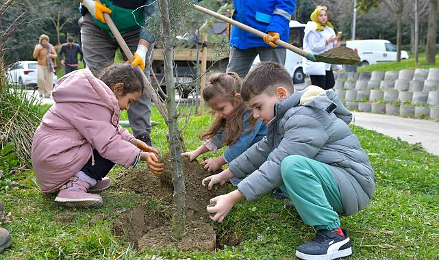 Esenyurtlu minikler şehit ve gaziler için fidan dikti
