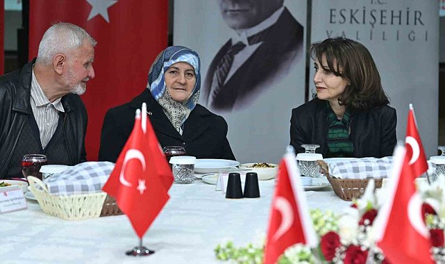 Eskişehir Valiliği 18 Mart Şehitleri Anma Günü ve Çanakkale Deniz Zaferi'nin yüz onuncu yıldönümü adına iftar düzenledi