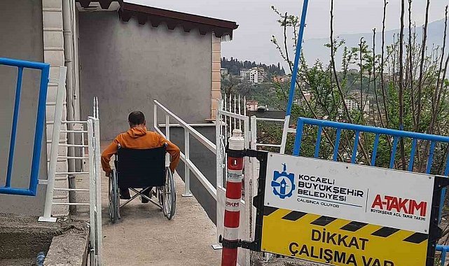 Evine girip çıkmakta zorluk yaşayan engelli vatandaş için rampa yapıldı