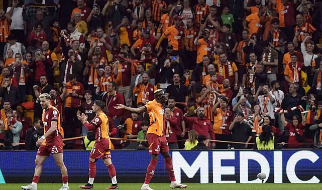 Galatasaray, Fenerbahçe ile puan farkını maç fazlasıyla 10'a çıkardı