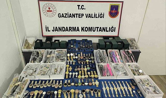 Gaziantep'te 3 milyon TL değerinde kaçak taklit saat ele geçirildi