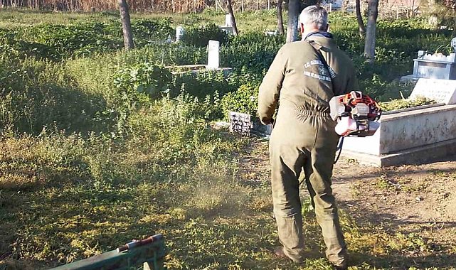 Germencik Belediyesi, bayram öncesi mezarlıklarda bakım çalışması başlattı