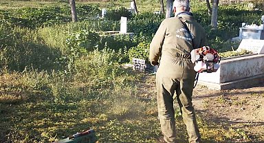 Germencik Belediyesi, bayram öncesi mezarlıklarda bakım çalışması başlattı