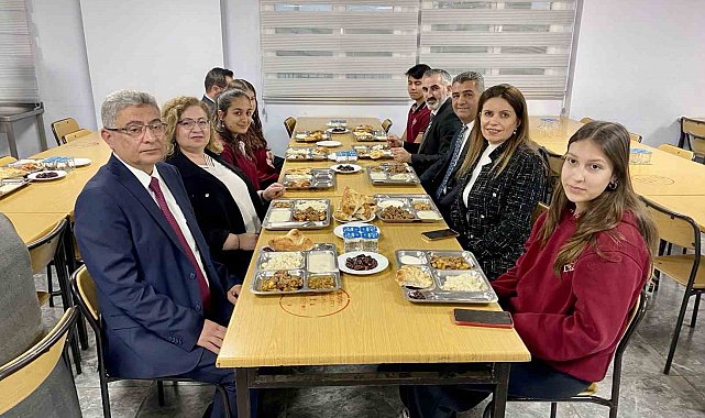 Germencik Kaymakamı Doğru, Ortaklar Fen Lisesi öğrencileriyle iftar programında buluştu