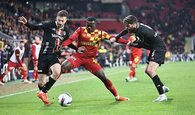 Göztepeli Anthony Dennis'le, Stuttgart ve Leeds United ilgileniyor