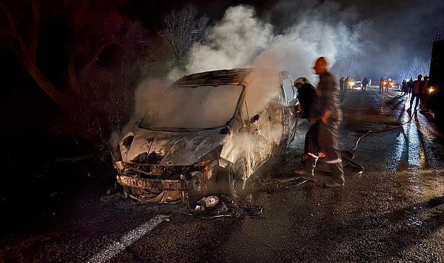 Gümüşhane'de seyir halindeki araç alev topuna döndü