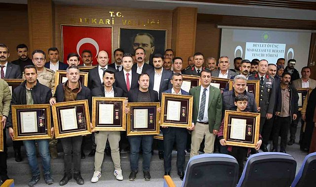 Hakkari'de şehit ailelerine devlet övünç madalyası verildi