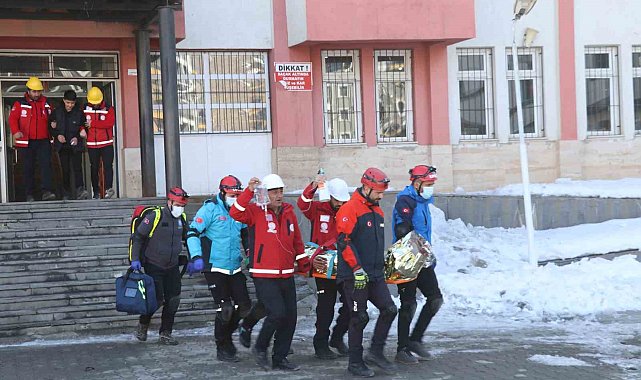 Hakkâri'deki tatbikat gerçeğini aratmadı