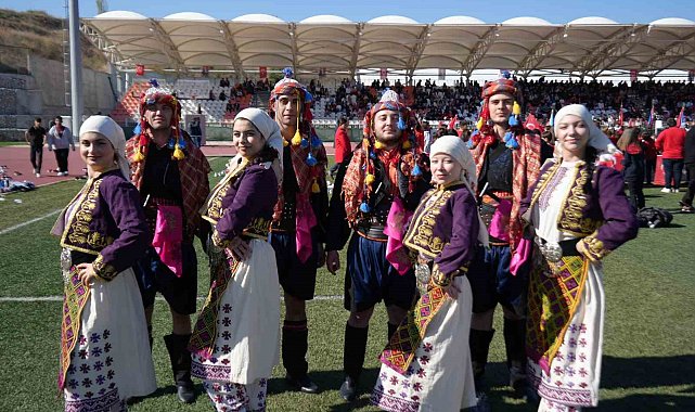 Halk oyunları ekibi Polonya'da düzenlenen yarışmada ikinci oldu