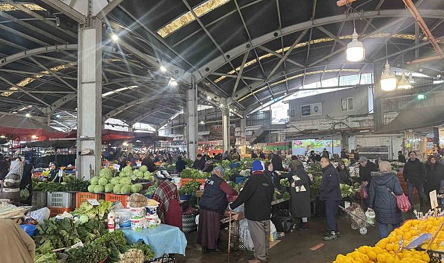Halk pazarında fiyatlar yükseldi