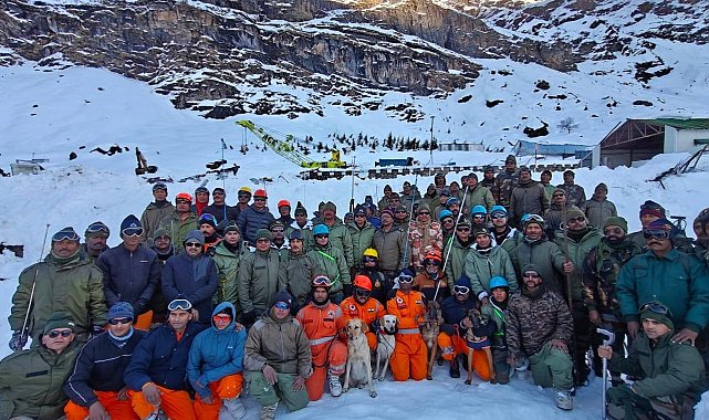 Hindistan'daki çığ felaketinde 60 saatlik kurtarma operasyonu sona erdi: 46 işçi kurtarıldı, 8 ölü
