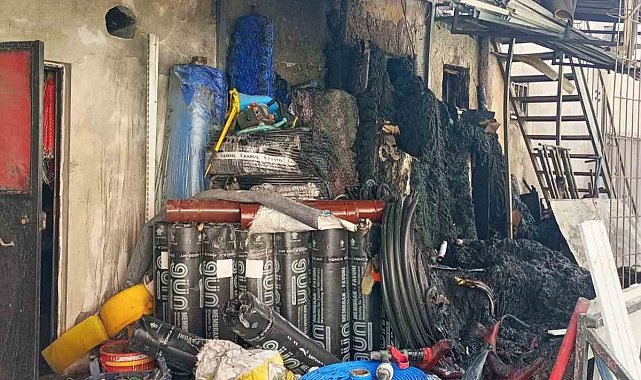 Hırdavat dükkanında çıkan yangın itfaiye ekiplerince söndürüldü