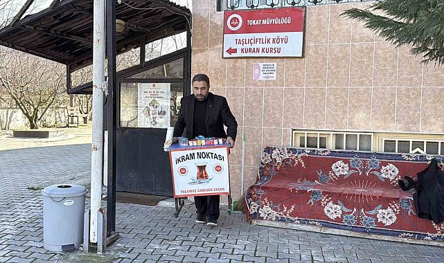 İftara yetişmek isteyen sürücüler kaza yapmasın diye ikram noktası kurdu