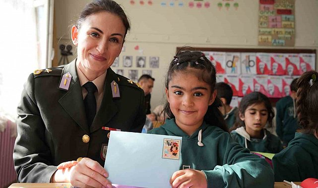 Iğdır'da minikler ilk mektuplarını Mehmetçiğe yazdı