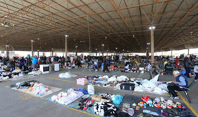 İkinci el eşya pazarında tarihi geçmiş yiyecek ve içeceklere el konuldu