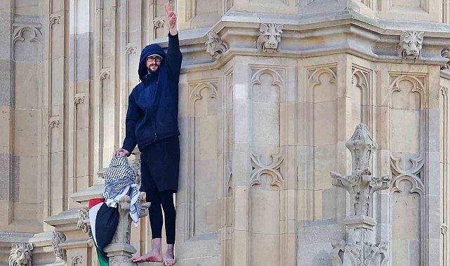İngiltere'deki Big Ben Kulesi'ne tırmanan Filistin bayraklı şahıs, 16 saatlik eylemin ardından tutuklandı
