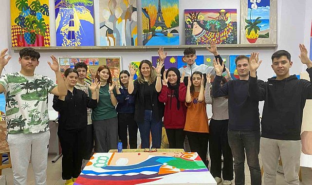 İşitme engelli öğrencilerin sessiz dünyası sanatla renkleniyor