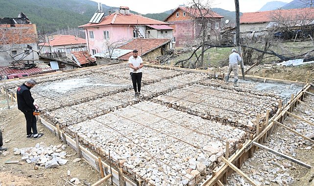 Isparta'da evi tamamen yanan aileye yeni bir yuva için belediye harekete geçti