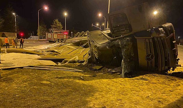 Isparta'da refüje devrilen tırın sürücüsü ağır yaralandı