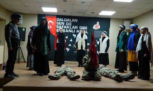 İstiklal Marşı'nı tiyatro ile canlandırdılar