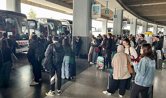 İzmir Otogarı'nda bayram öncesi biletler tükendi, seferler yüzde 70 arttırıldı