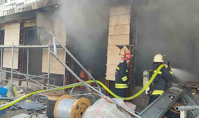 Kahramanmaraş'ta 2 depo yandı