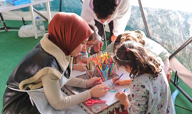 Kahramanmaraş'ta Ramazan panayırında çocuklar doyasıya eğleniyor
