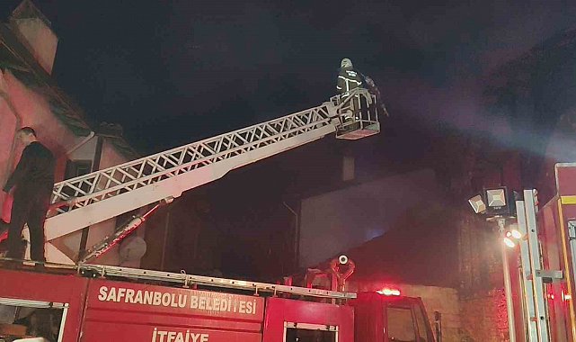 Karabük'te iki ev alevlere teslim oldu