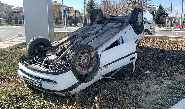 Karaman'da takla atan otomobilin sürücüsü yaralandı