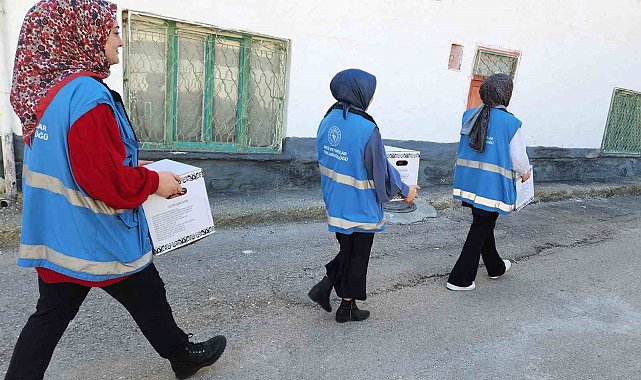 Karaman'da yurt öğrencileri yardım kolilerini ihtiyaç sahiplerine ulaştırdı