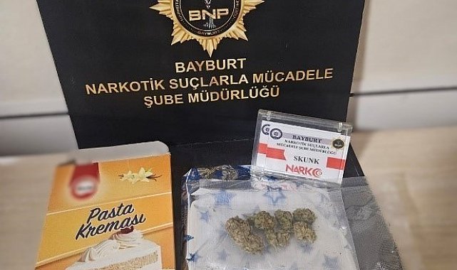 Kargoyla gönderilen uyuşturucu madde pasta kreması kutusunun içinde bulundu