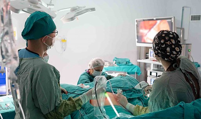 Karın ağrısıyla gitti, rahminden 7 kiloluk tümör çıktı