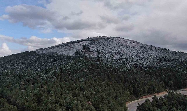 Karla kaplanan Aydos Ormanı zirvesi havadan görüntülendi