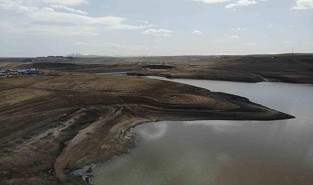 Kars Baraj Gölü'nün buzları çözüldü