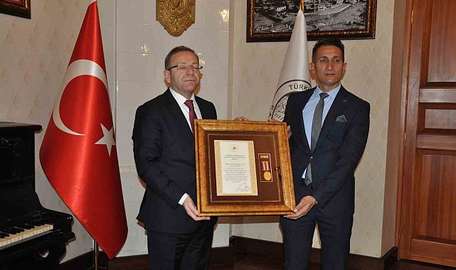 Kars'ta şehit ailelerine devlet övünç madalyası verildi