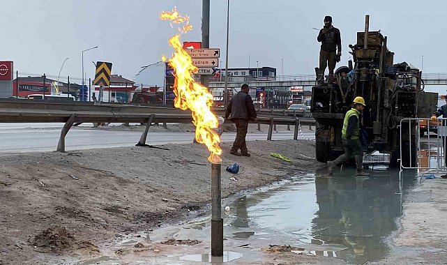 Kartepe'de yer altından yine gaz çıktı, ekipler kontrollü olarak yaktı