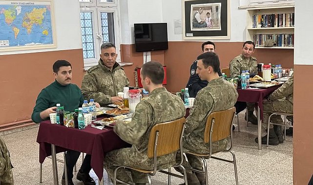 Kaymakam Bulut, sınırda Mehmetçik ile iftar açtı