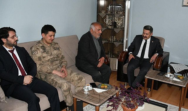Kaymakam Özçelik'ten şehit ve gazi ailelerine bayram ziyareti