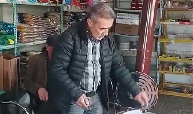 Kayseri'de hayırsever mahallenin bakkal borcunu ödedi