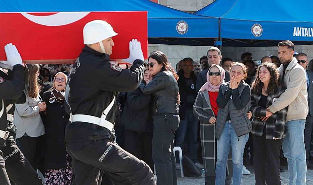 Kazada hayatını kaybeden polis memurunun kızının feryadı yürekleri dağladı
