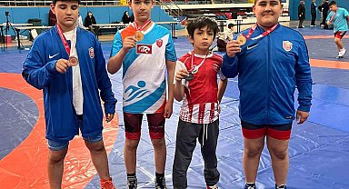 Kepez'in güreşçileri birinci oldu