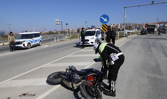 Keşan'da otomobil ile çarpışan motosikletin sürücüsü ağır yaralandı
