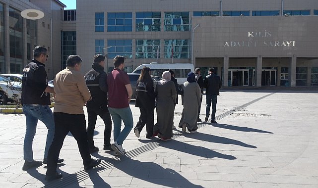 Kilis'te evde bin 82 gram esrar bulundu: 5 gözaltı