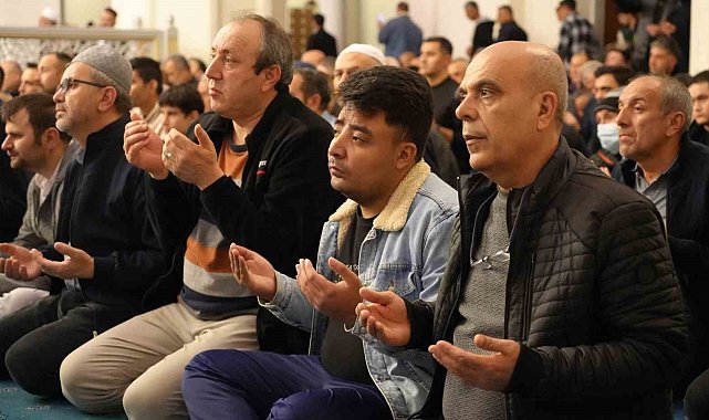 Kırıkkale'de vatandaşlar Kadir Gecesi'nde camileri doldurdu