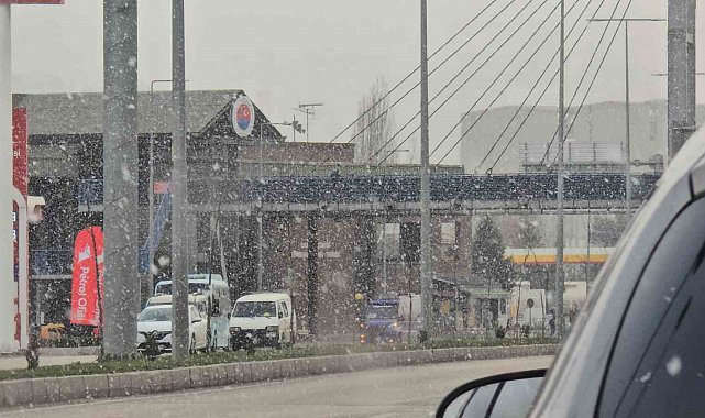 Kış ayında yağmayan kar Bahar ayında geldi