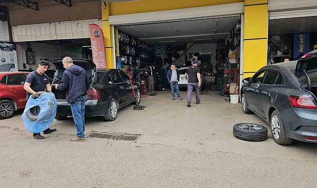 Kış lastiği değişimi ile bayram hazırlığı birleşince lastikçiler yoğun mesai harcıyor