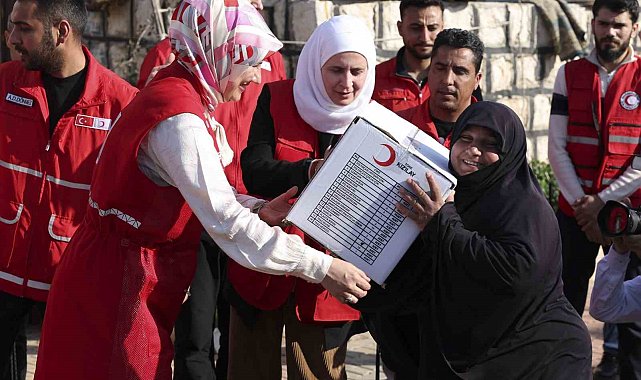 Kızılay'dan İdlib'de engelli kampında yaşayanlara yardım